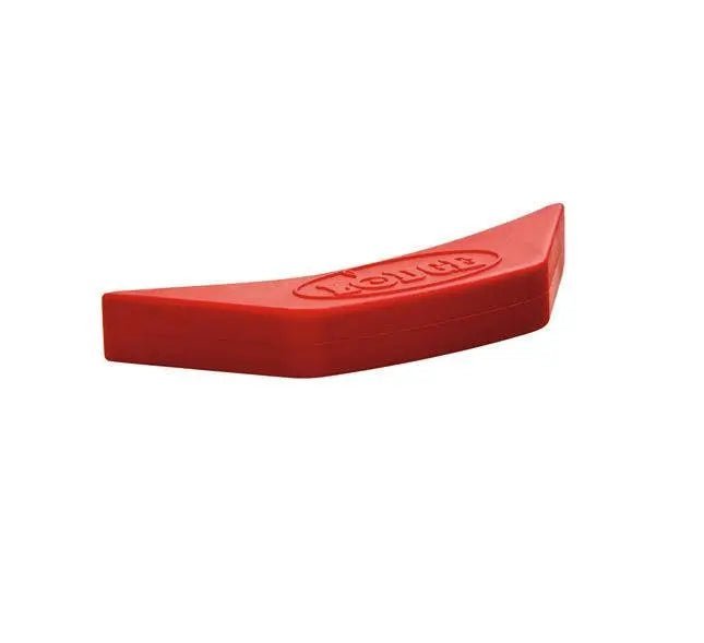 lodge-red-silicone-handle-assist-shallow-kitchen-tools-utensils-55049740353813.jpg Lodge Red Silicone Handle Assist – Shallow - Image 1